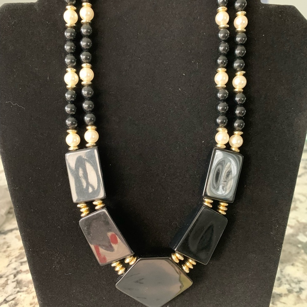 Vintage beaded necklace with a unique‎ clasp.